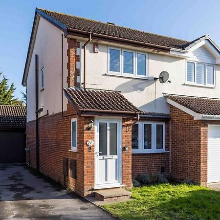2 Bedroom House-Driveway - Bournemouth Hospital - Long Stay Discounts - Lima Apartments Ltd Exterior photo