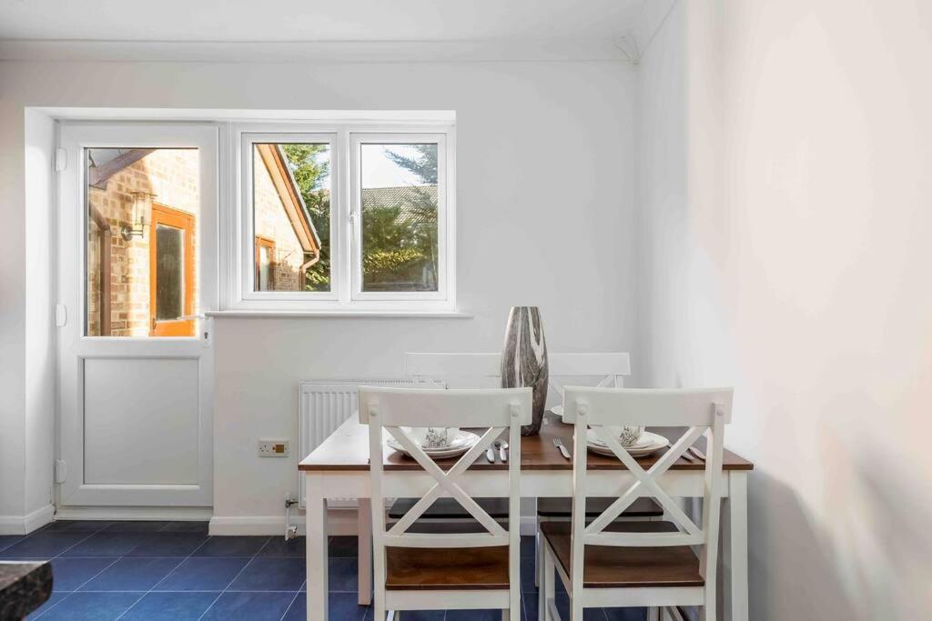 2 Bedroom House-Driveway - Bournemouth Hospital - Long Stay Discounts - Lima Apartments Ltd Exterior photo
